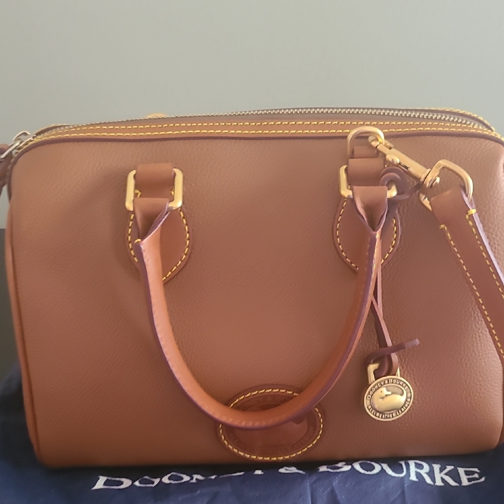 Dooney & Bourke Leather Barrel Satchel Handbag in Brown 10Wx7H With Dust Cover - Picture 3 of 9